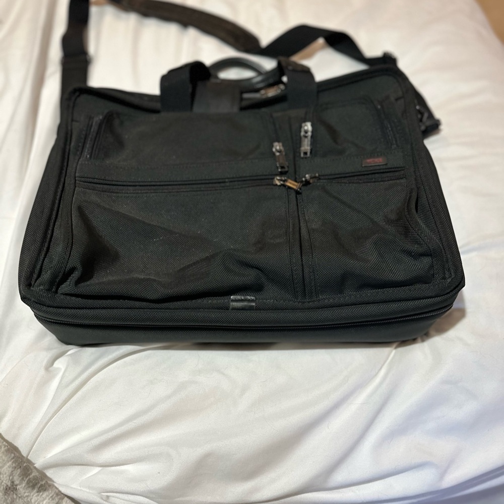 Tumi Expandable Large Men’s Briefcase In Black. Lots … Gem